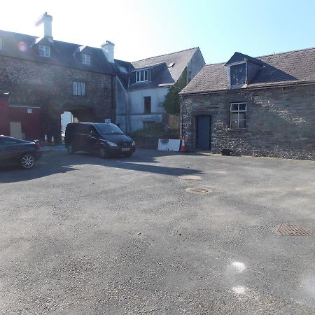 ホテル The Red Lion Llangadog エクステリア 写真