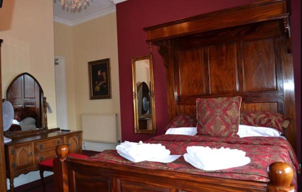 ホテル The Red Lion Llangadog エクステリア 写真