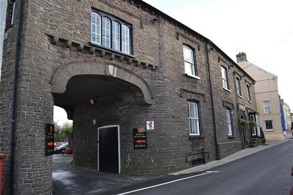 ホテル The Red Lion Llangadog エクステリア 写真