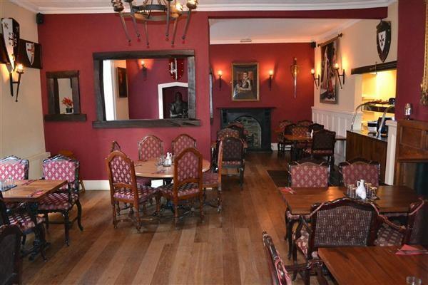 ホテル The Red Lion Llangadog エクステリア 写真
