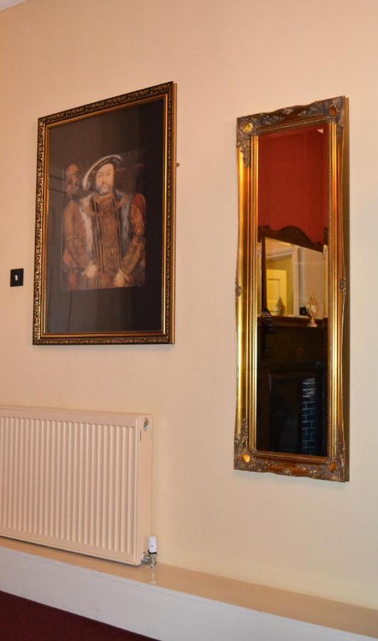 ホテル The Red Lion Llangadog エクステリア 写真