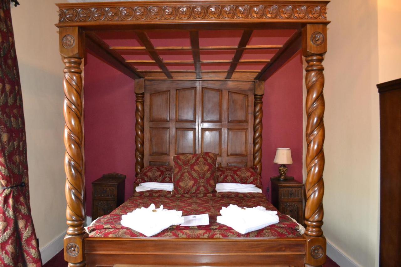 ホテル The Red Lion Llangadog エクステリア 写真