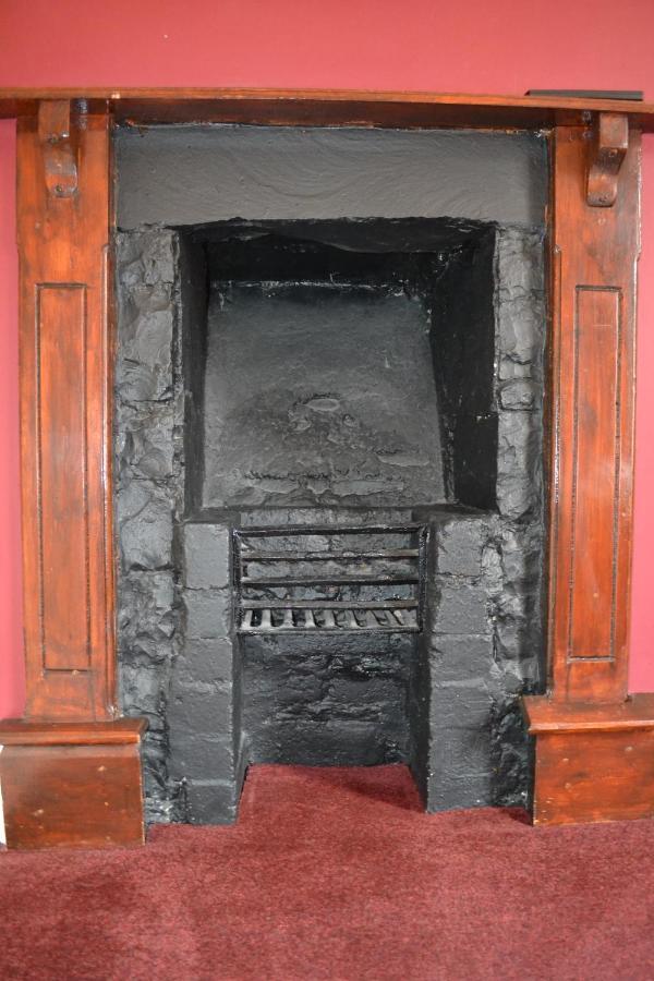 ホテル The Red Lion Llangadog エクステリア 写真