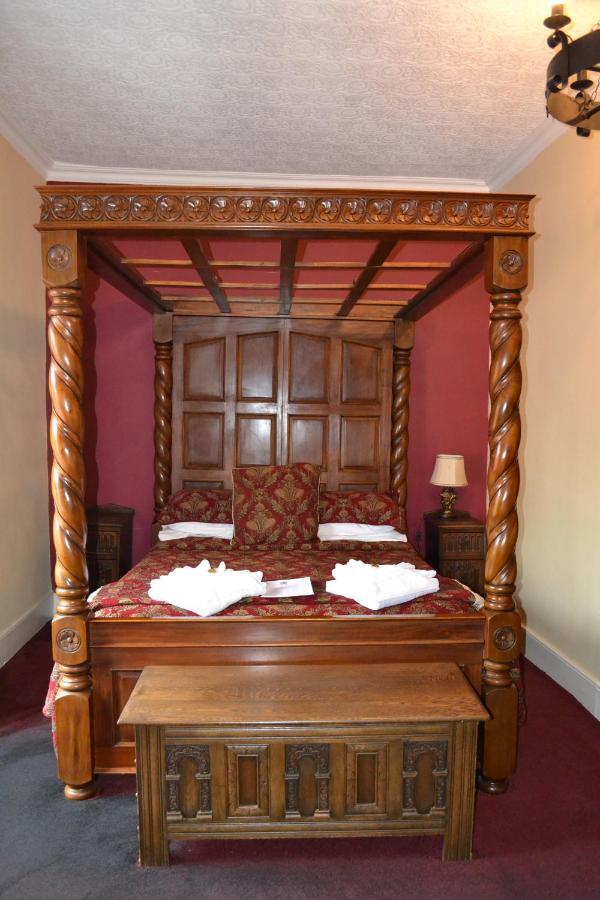 ホテル The Red Lion Llangadog エクステリア 写真
